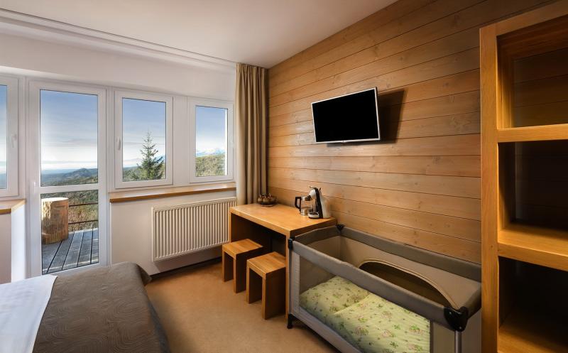 Dvojlôžková izba s balkónom s výhľadom a dvoma prístelkami