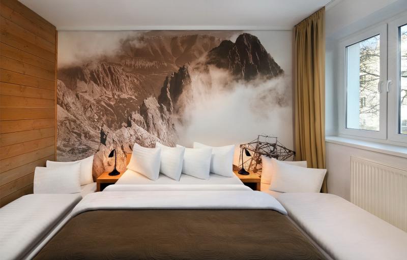 Dvojlôžková izba s balkónom s výhľadom a dvoma prístelkami