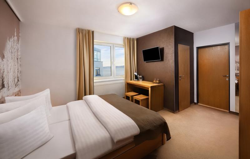  Dvojlôžková izba s dvoma prístelkami