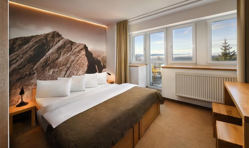 Dvojlôžková izba s balkónom a výhľadom