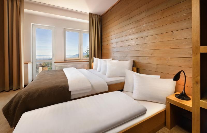 Dvojlôžková izba s balkónom s výhľadom a prístelkou